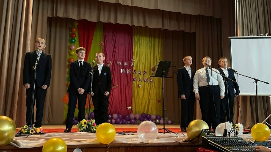 Праздничный концерт , посвященный Дню матери.